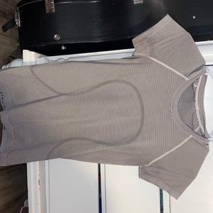 Lululemon size 4 swiftly tech